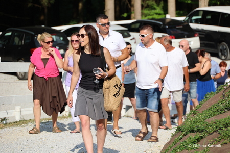Bela Resort odprl vrata obiskovalcem – nova zgodba turizma v objemu narave nad Motnikom (15)